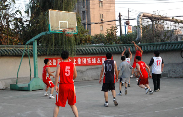 江苏上上电缆集团与溧阳市经信局举行篮球友谊赛