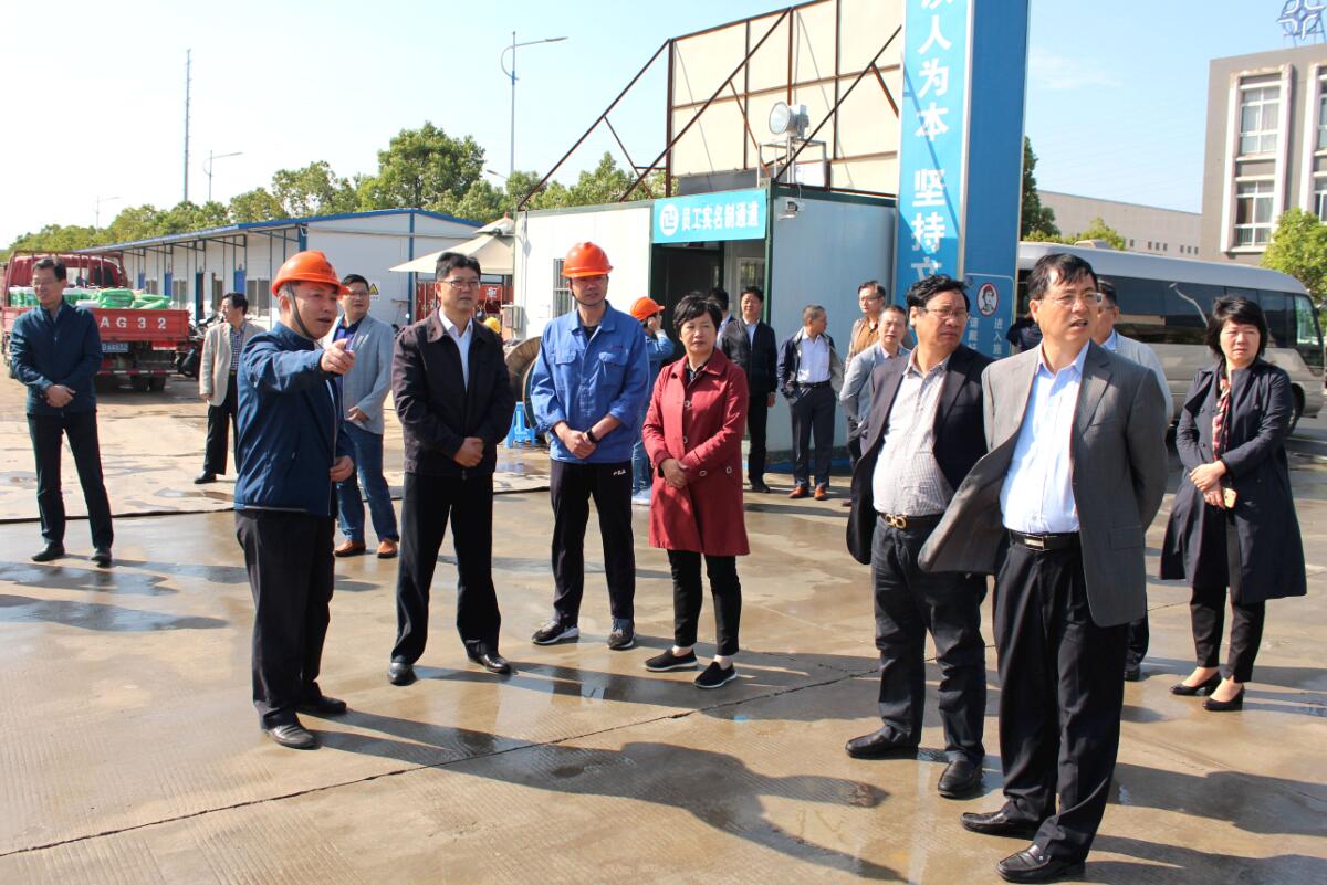 2019年10月15日，溧阳市人大常委会领导来公司视察新厂区建设
