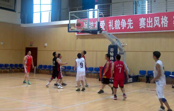 江苏上上电缆集团与溧阳市经信局举行篮球友谊赛