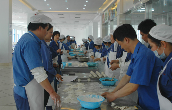 江苏上上电缆集团举办食堂服务人员技能比赛