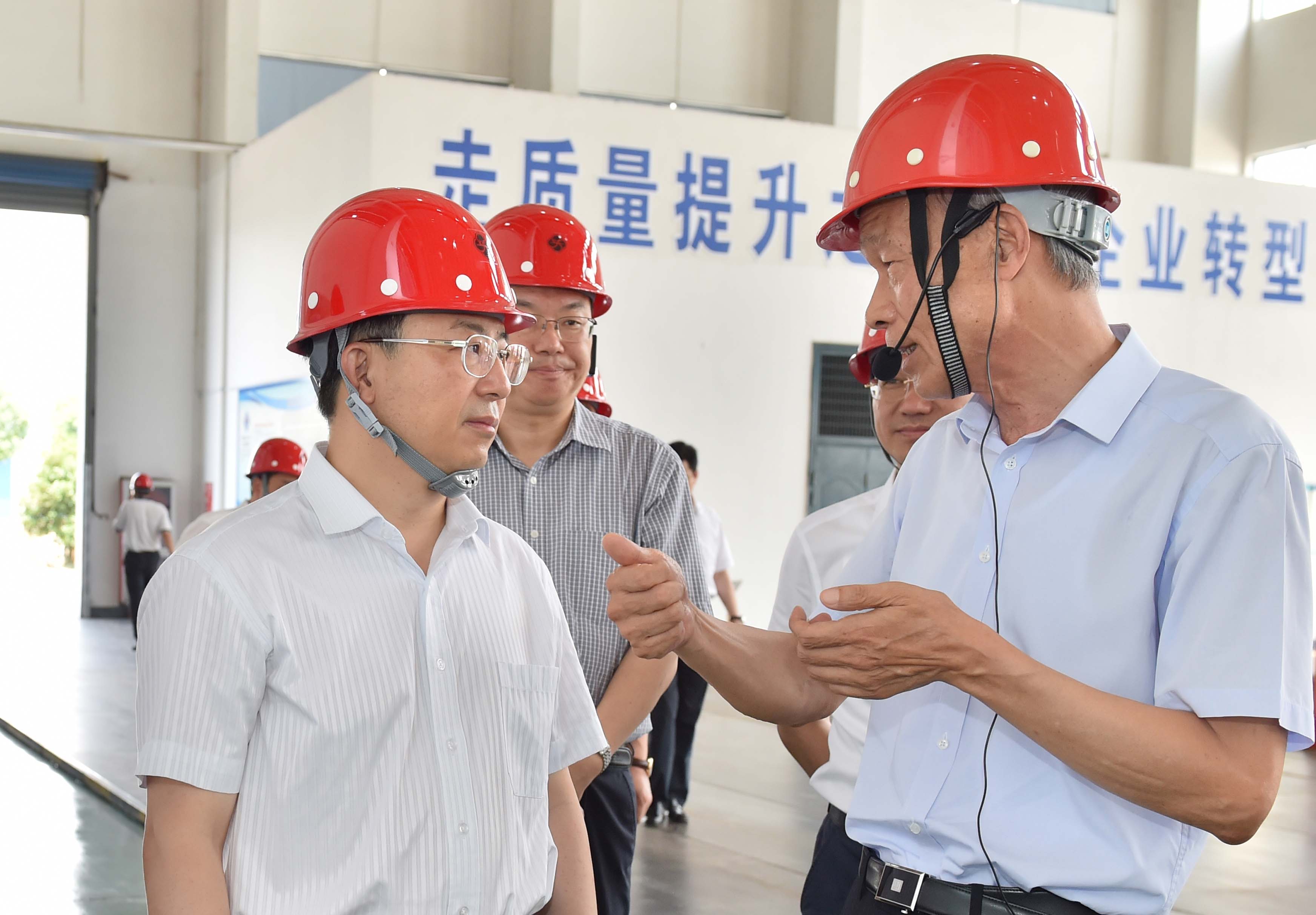 吴政隆省长鼓励上上电缆：“精、专、特、外、创”战略思路要继续发扬光大